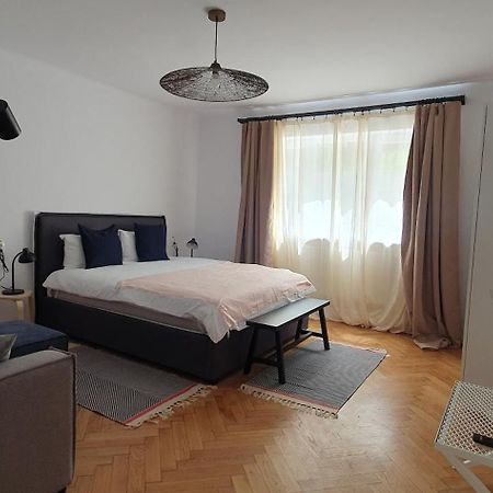 The Pines Serviced Apartments Braşov Esterno foto