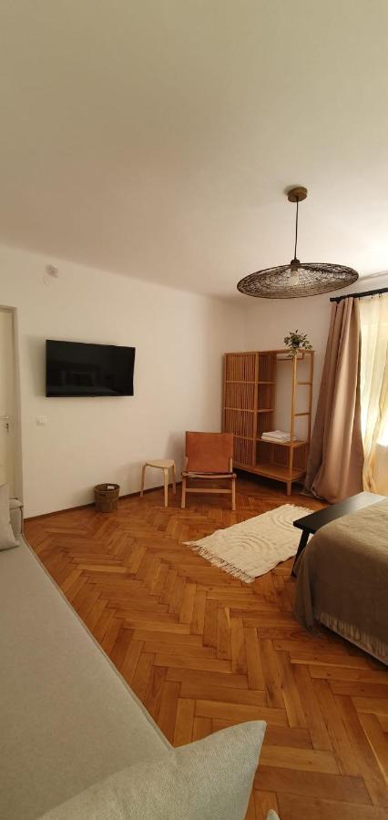 The Pines Serviced Apartments Braşov Esterno foto