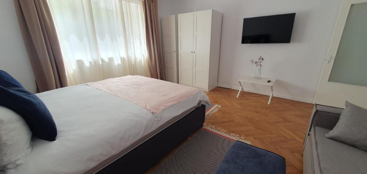 The Pines Serviced Apartments Braşov Esterno foto