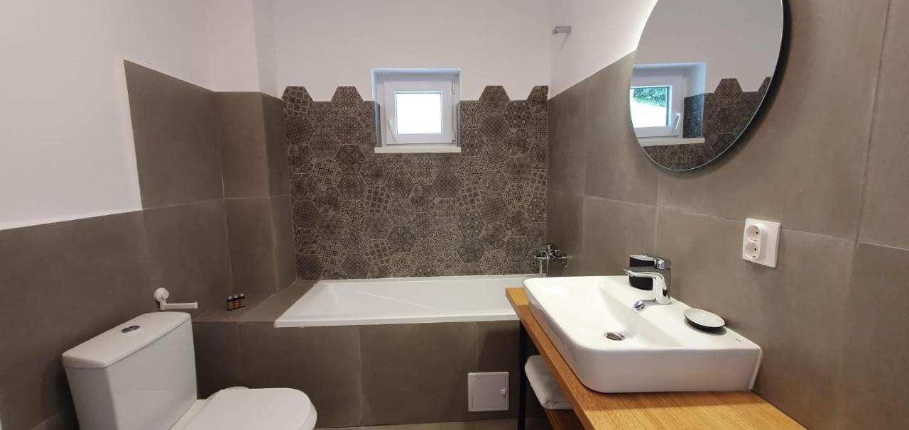 The Pines Serviced Apartments Braşov Esterno foto
