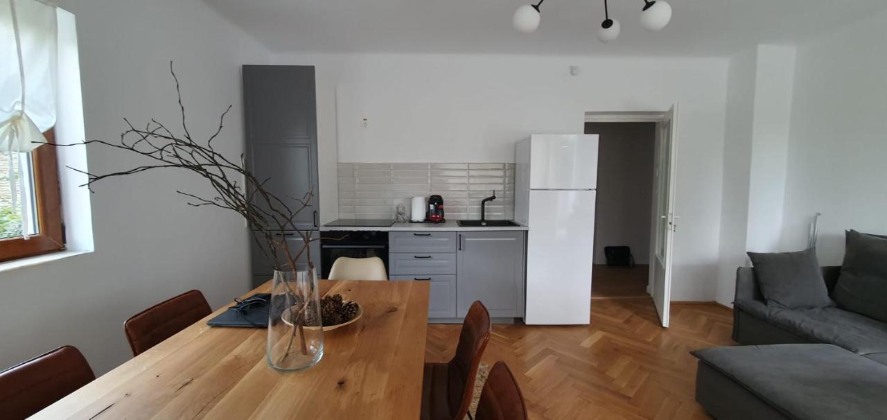 The Pines Serviced Apartments Braşov Esterno foto