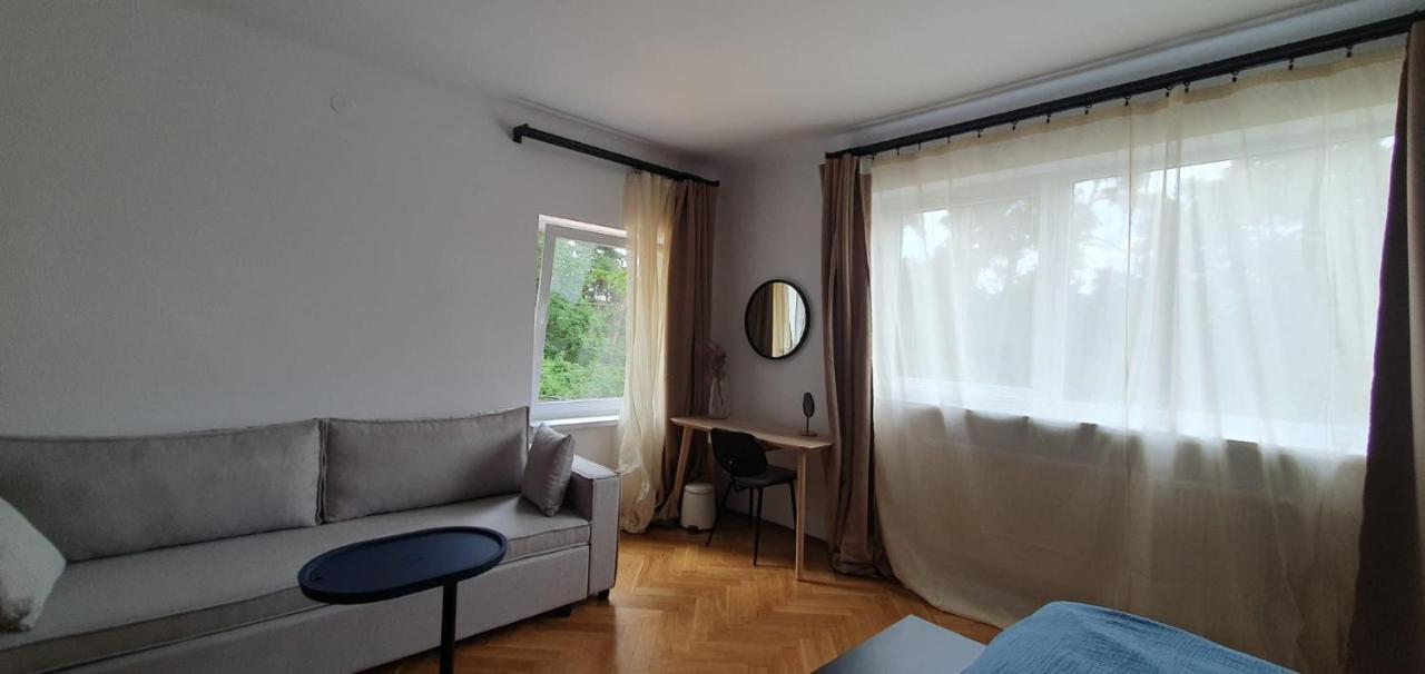 The Pines Serviced Apartments Braşov Esterno foto