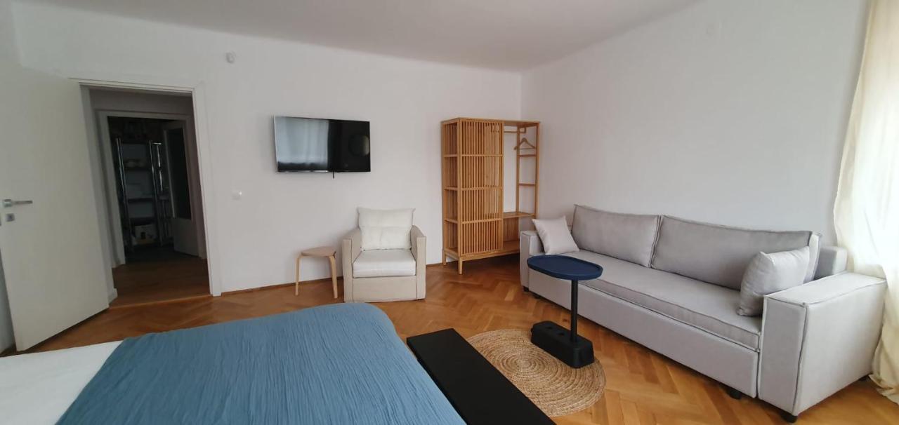 The Pines Serviced Apartments Braşov Esterno foto