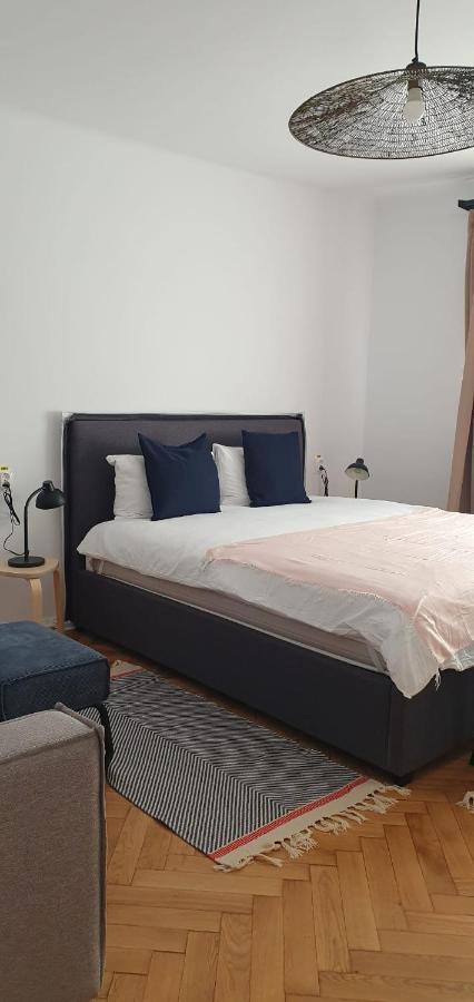 The Pines Serviced Apartments Braşov Esterno foto