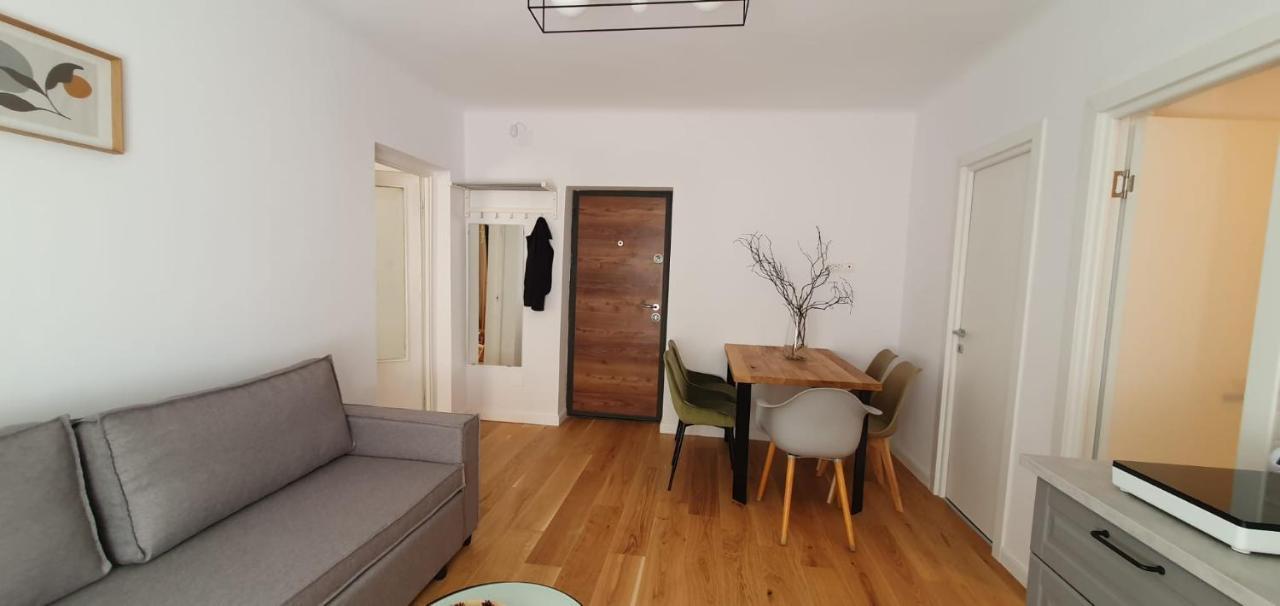 The Pines Serviced Apartments Braşov Esterno foto