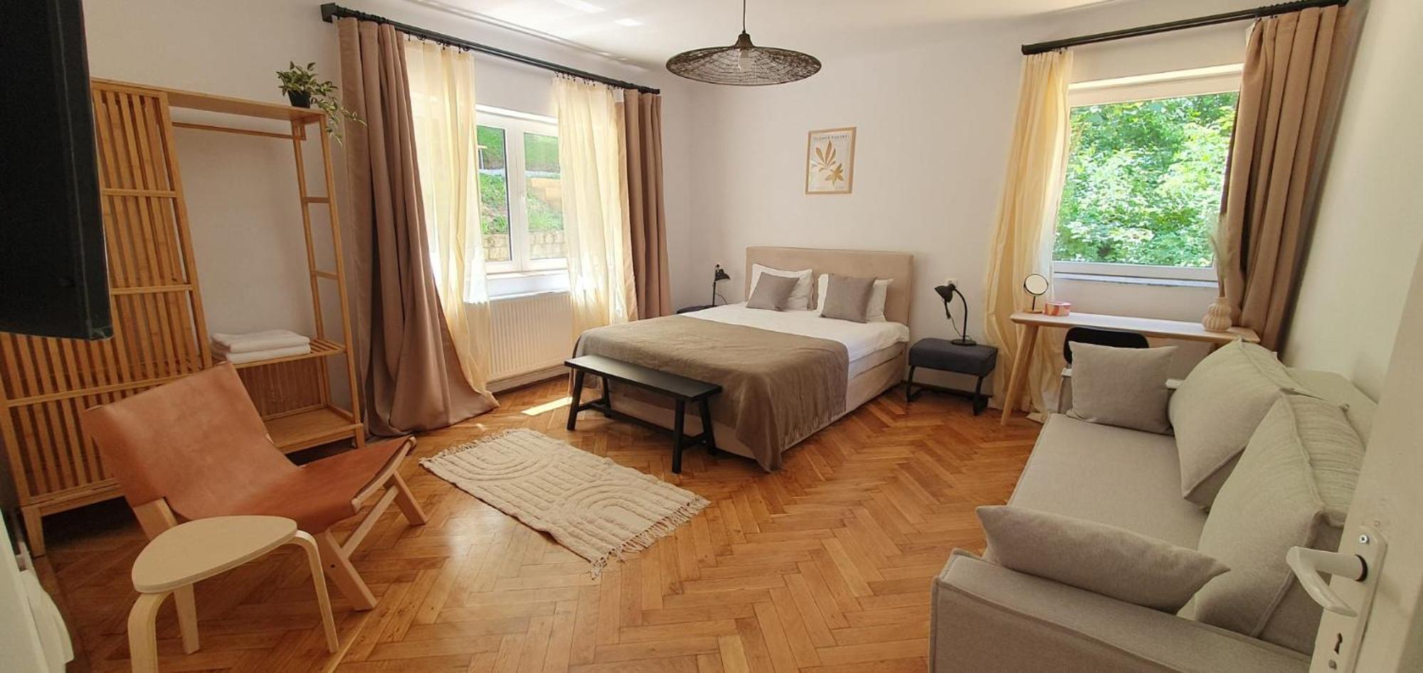 The Pines Serviced Apartments Braşov Esterno foto
