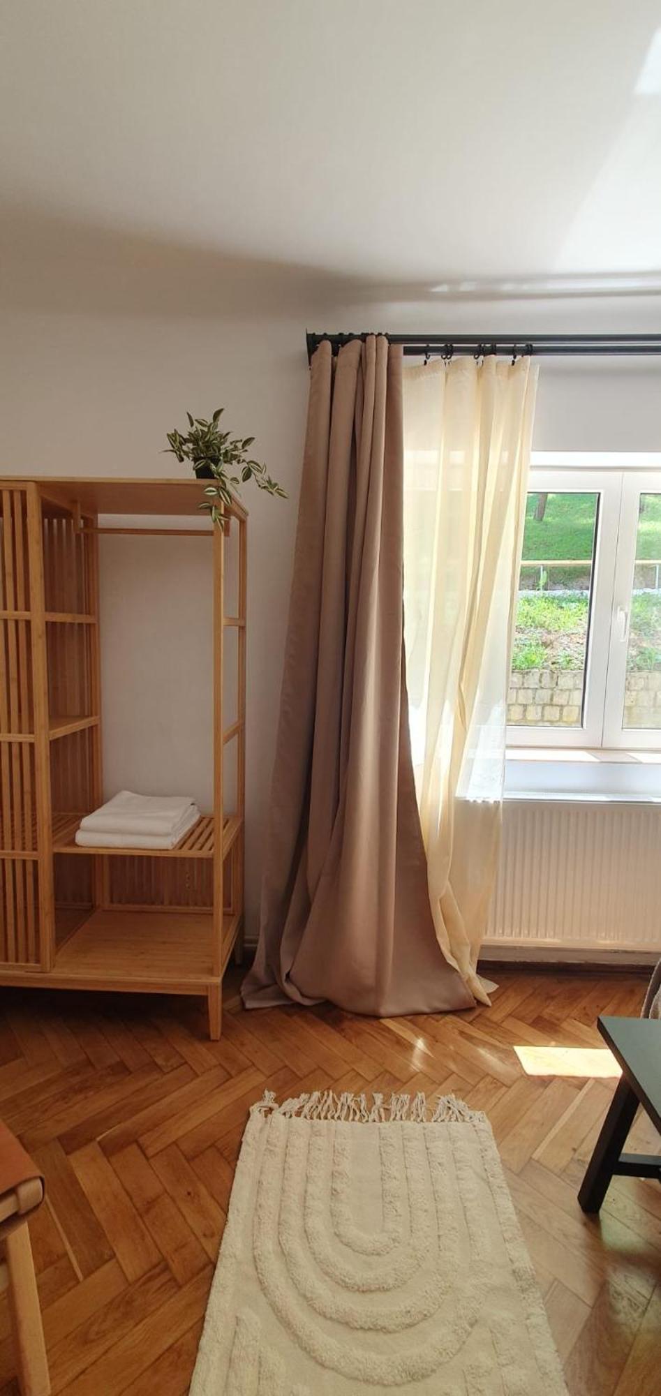 The Pines Serviced Apartments Braşov Esterno foto